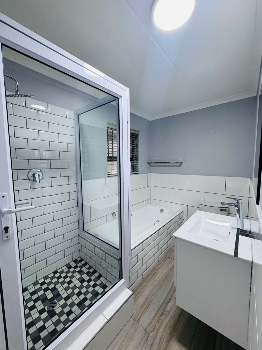 To Let 1 Bedroom Property for Rent in Guldenland Western Cape